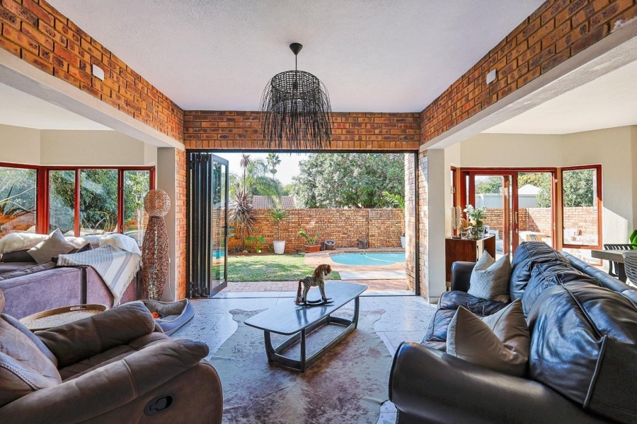 To Let 4 Bedroom Property for Rent in Silver Lakes Gauteng