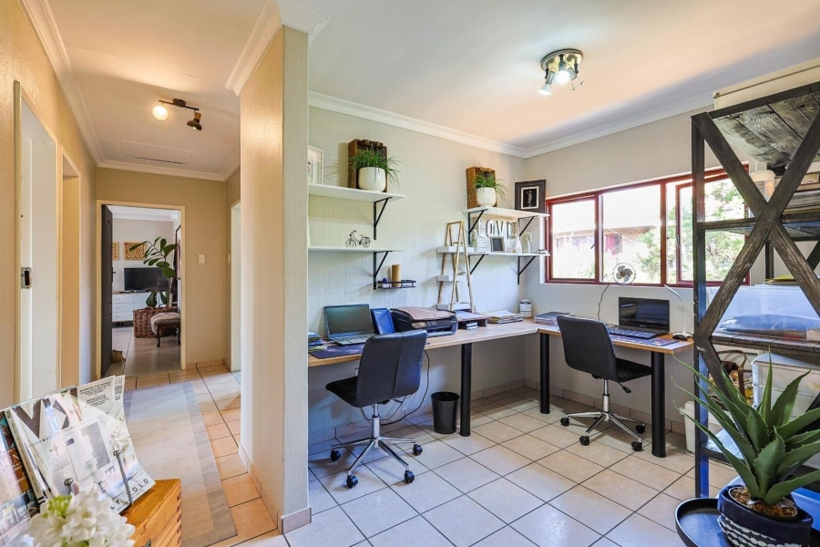 To Let 4 Bedroom Property for Rent in Silver Lakes Gauteng