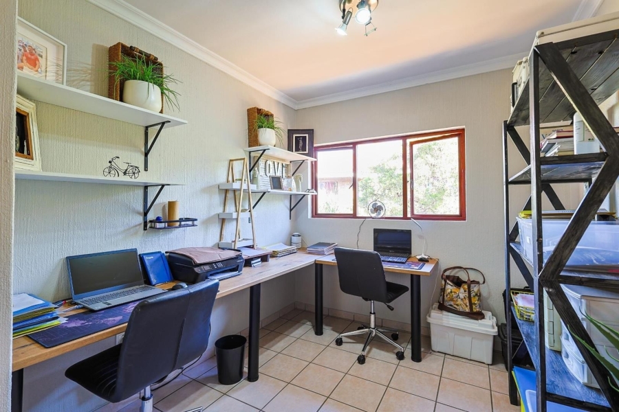 To Let 4 Bedroom Property for Rent in Silver Lakes Gauteng