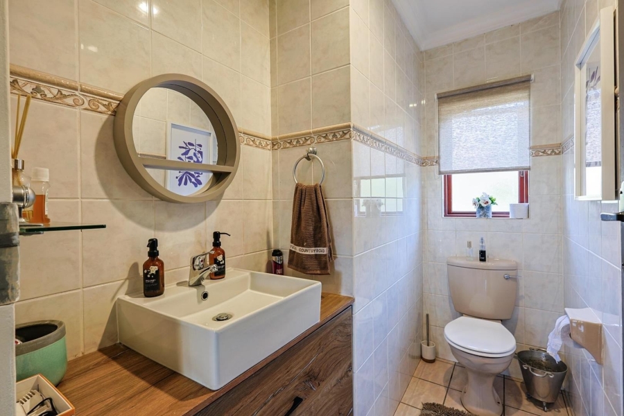 To Let 4 Bedroom Property for Rent in Silver Lakes Gauteng