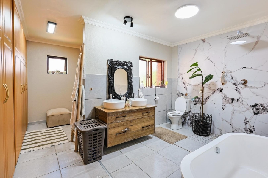 To Let 4 Bedroom Property for Rent in Silver Lakes Gauteng