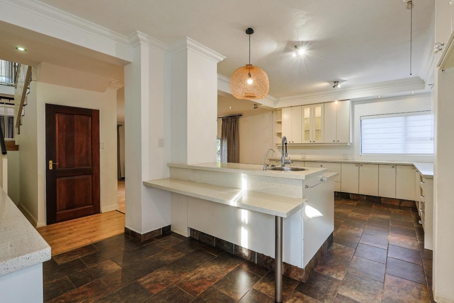 To Let 5 Bedroom Property for Rent in Silver Lakes Gauteng