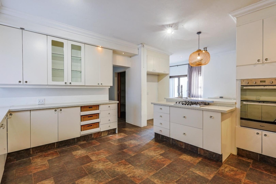 To Let 5 Bedroom Property for Rent in Silver Lakes Gauteng