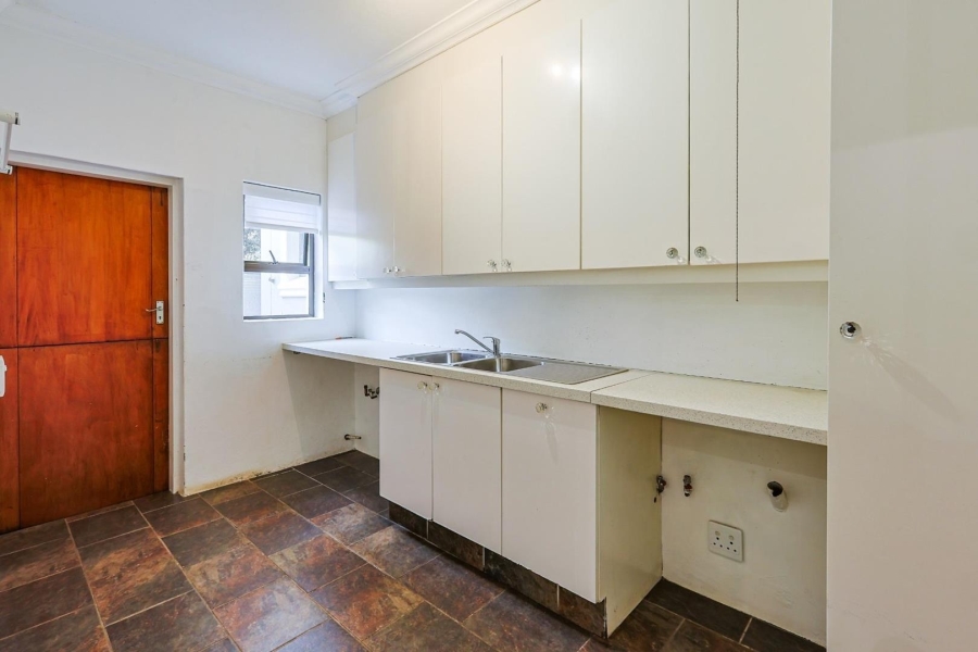 To Let 5 Bedroom Property for Rent in Silver Lakes Gauteng