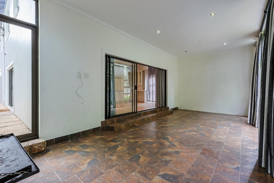 To Let 5 Bedroom Property for Rent in Silver Lakes Gauteng