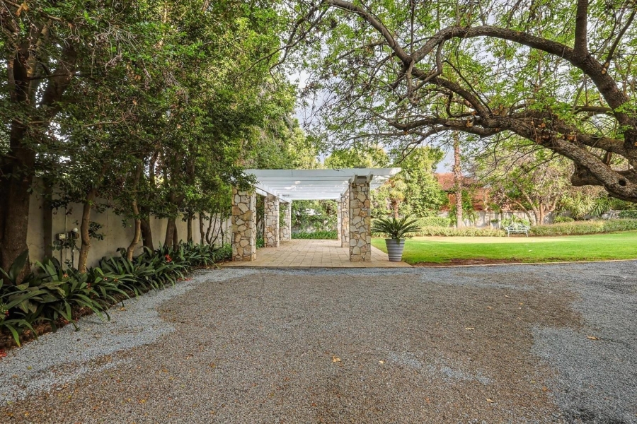 To Let 5 Bedroom Property for Rent in Silver Lakes Gauteng