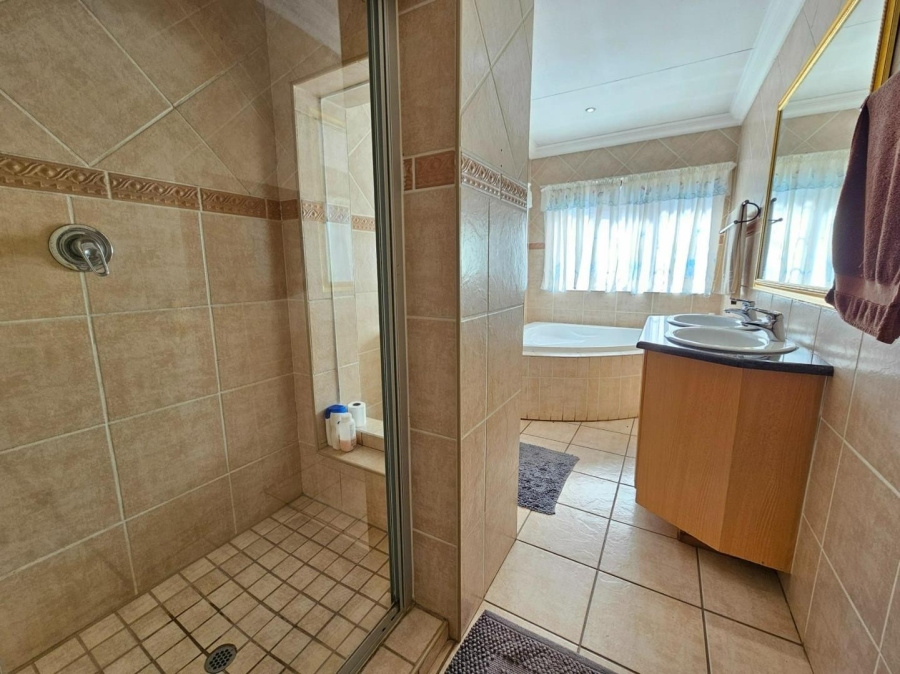 5 Bedroom Property for Sale in Menlo Park Gauteng