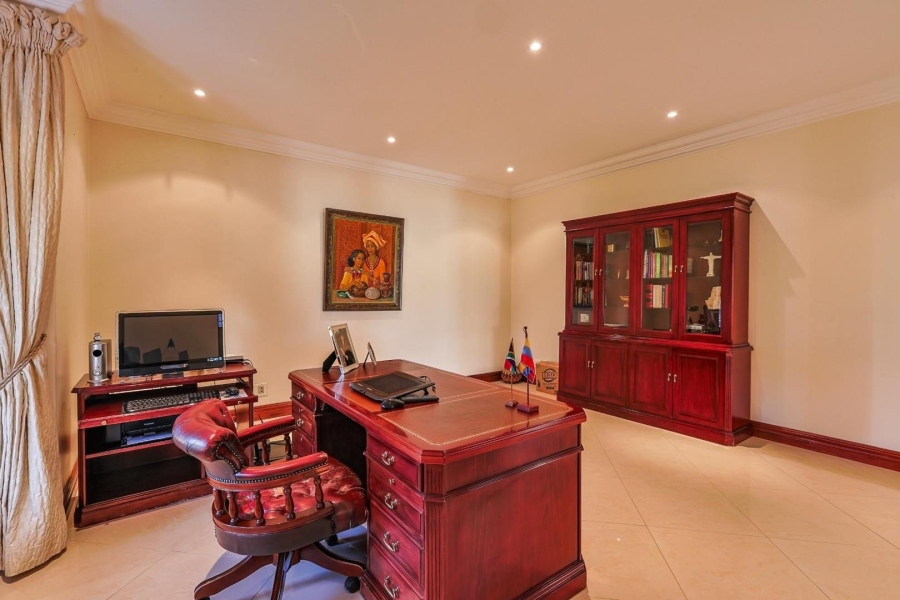 5 Bedroom Property for Sale in Waterkloof Ridge Gauteng