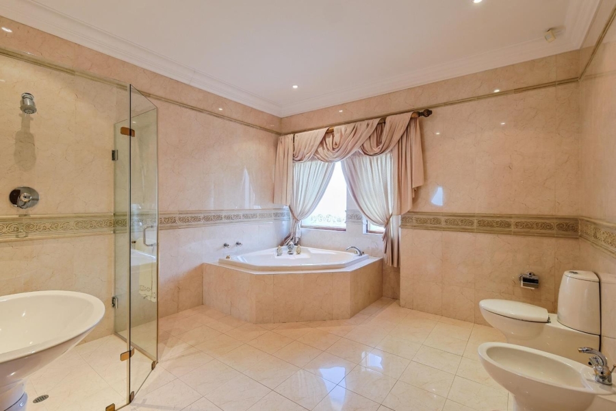 5 Bedroom Property for Sale in Waterkloof Ridge Gauteng