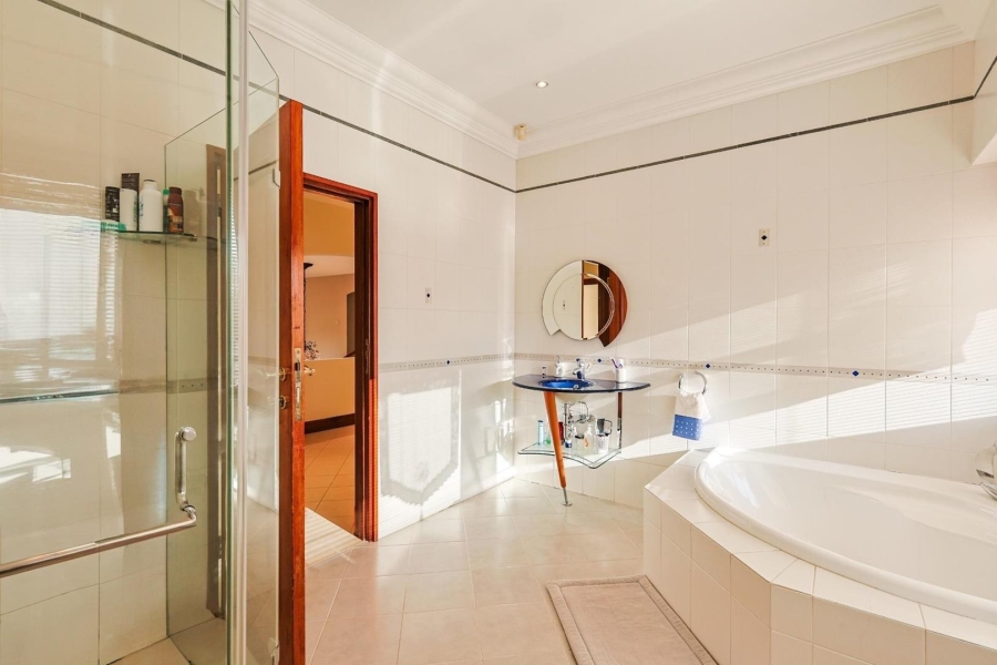 5 Bedroom Property for Sale in Waterkloof Ridge Gauteng