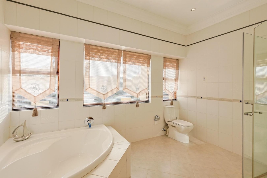 5 Bedroom Property for Sale in Waterkloof Ridge Gauteng