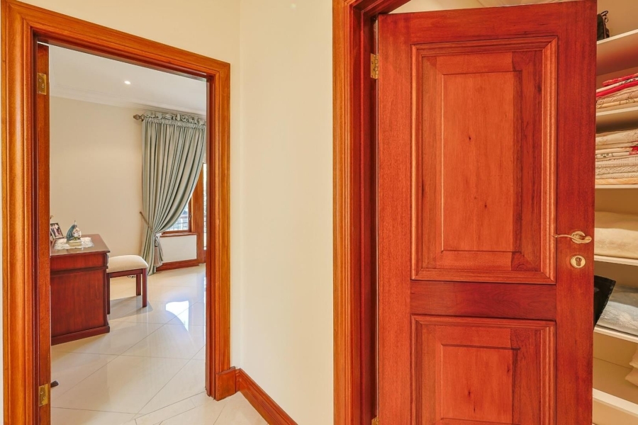 5 Bedroom Property for Sale in Waterkloof Ridge Gauteng