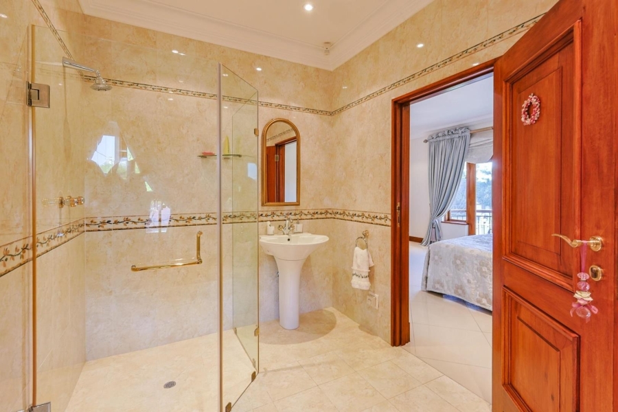 5 Bedroom Property for Sale in Waterkloof Ridge Gauteng