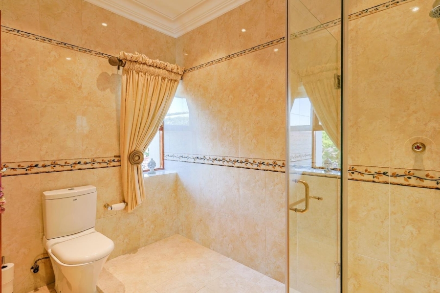 5 Bedroom Property for Sale in Waterkloof Ridge Gauteng