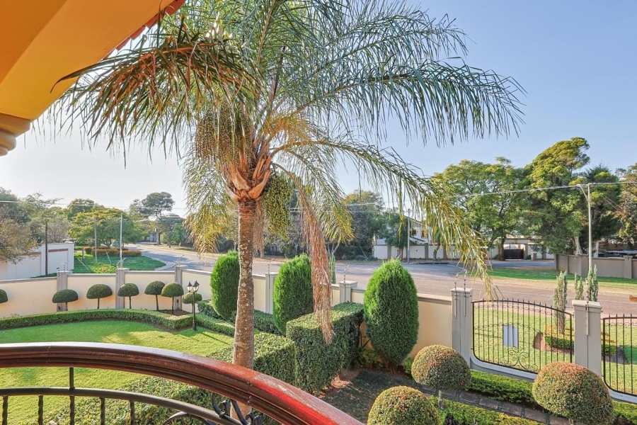 5 Bedroom Property for Sale in Waterkloof Ridge Gauteng