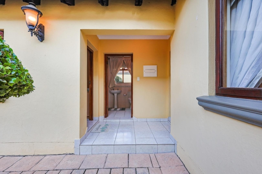 5 Bedroom Property for Sale in Waterkloof Ridge Gauteng