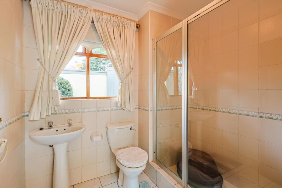 5 Bedroom Property for Sale in Waterkloof Ridge Gauteng