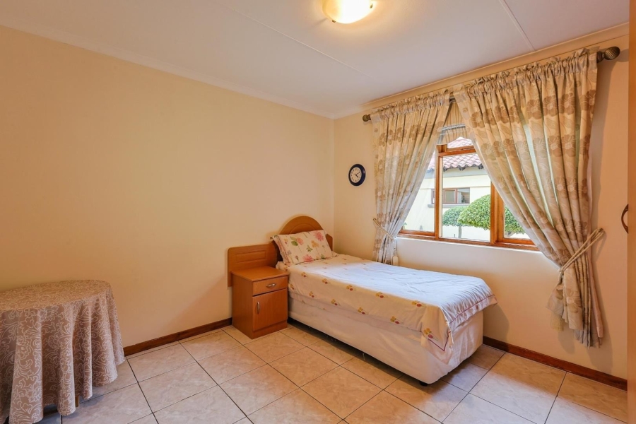 5 Bedroom Property for Sale in Waterkloof Ridge Gauteng