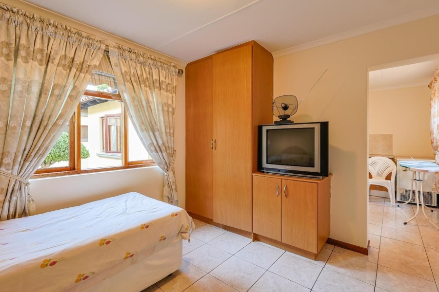 5 Bedroom Property for Sale in Waterkloof Ridge Gauteng