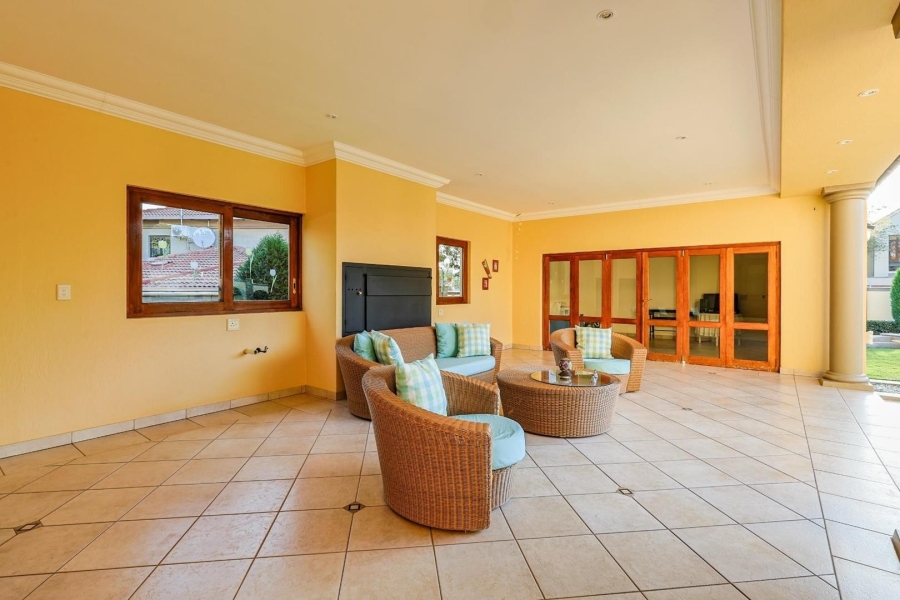 5 Bedroom Property for Sale in Waterkloof Ridge Gauteng