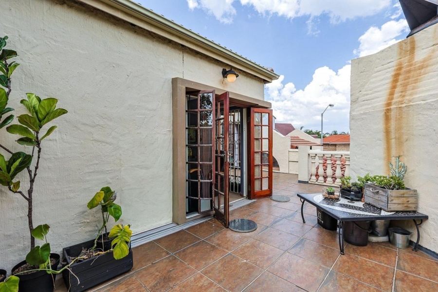 To Let 3 Bedroom Property for Rent in Faerie Glen Gauteng