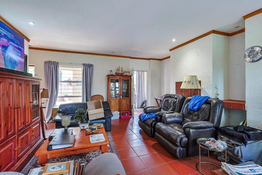 To Let 4 Bedroom Property for Rent in Silver Lakes Gauteng