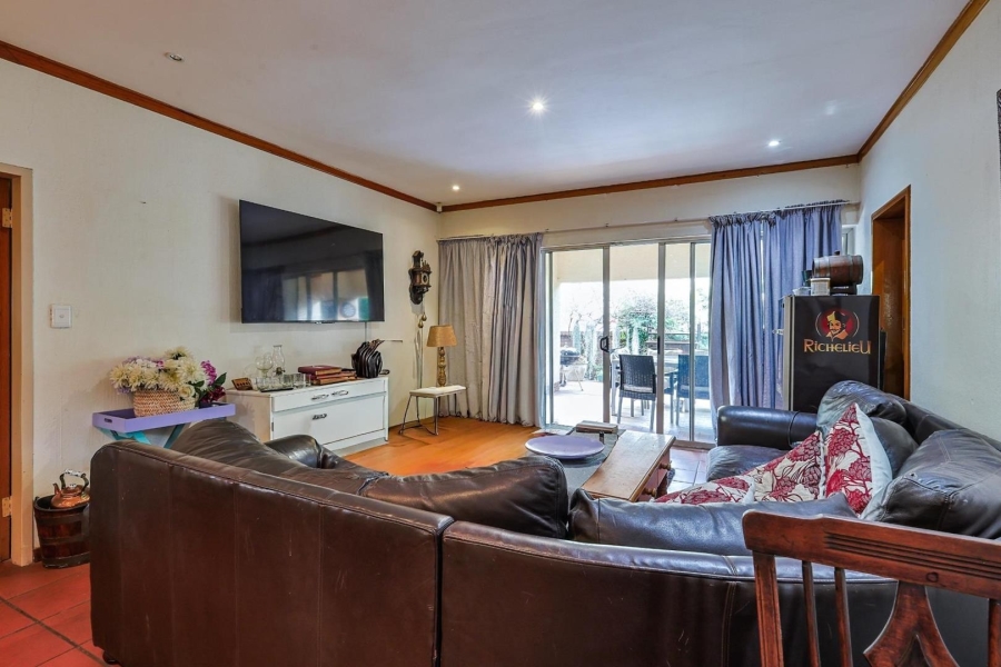 To Let 4 Bedroom Property for Rent in Silver Lakes Gauteng