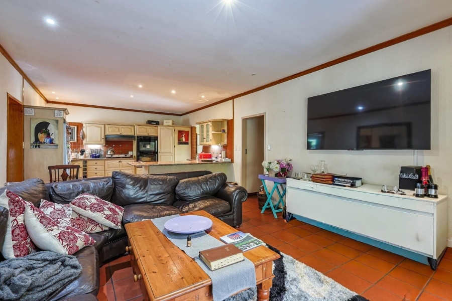 To Let 4 Bedroom Property for Rent in Silver Lakes Gauteng