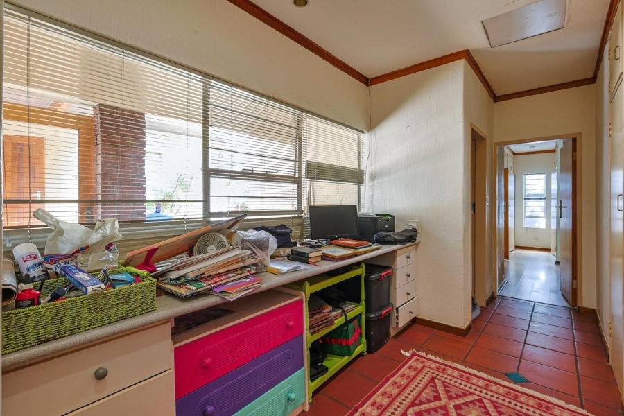 To Let 4 Bedroom Property for Rent in Silver Lakes Gauteng