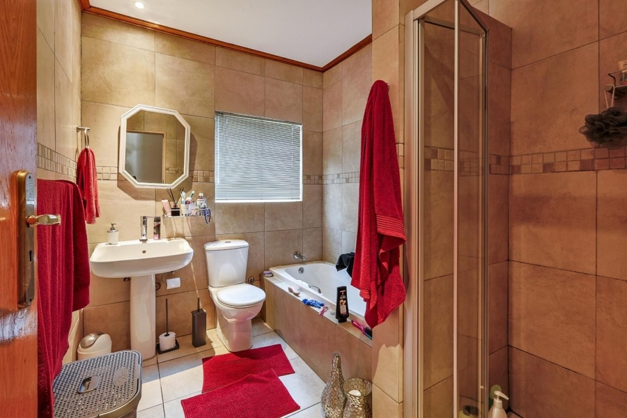 To Let 4 Bedroom Property for Rent in Silver Lakes Gauteng