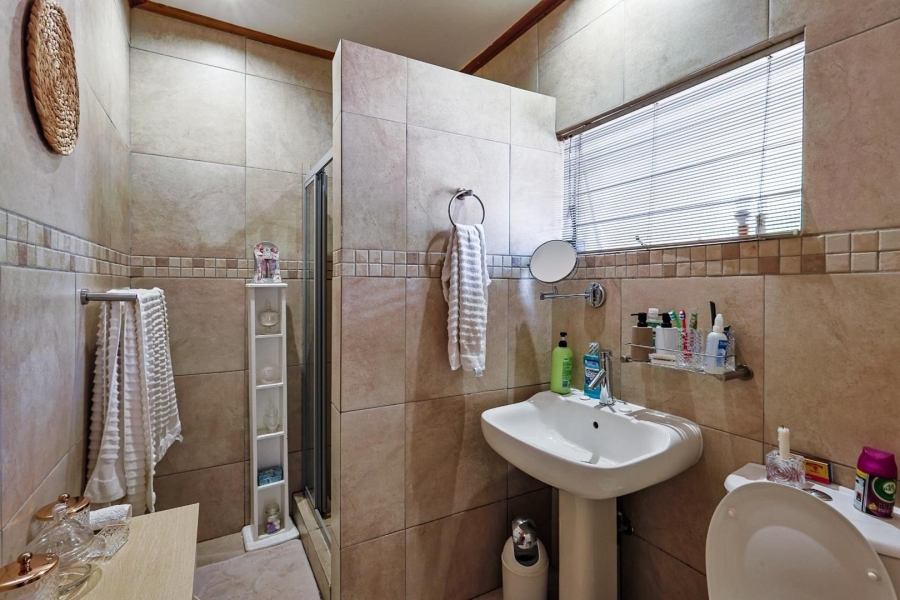 To Let 4 Bedroom Property for Rent in Silver Lakes Gauteng