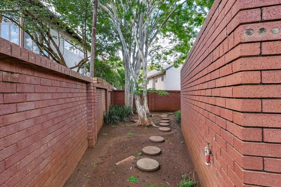 To Let 4 Bedroom Property for Rent in Silver Lakes Gauteng