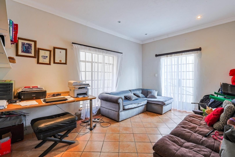 3 Bedroom Property for Sale in Faerie Glen Gauteng