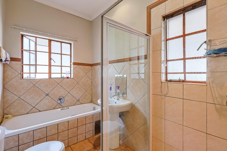 3 Bedroom Property for Sale in Faerie Glen Gauteng