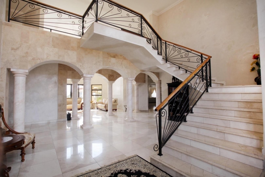 5 Bedroom Property for Sale in Mooikloof Heights Gauteng