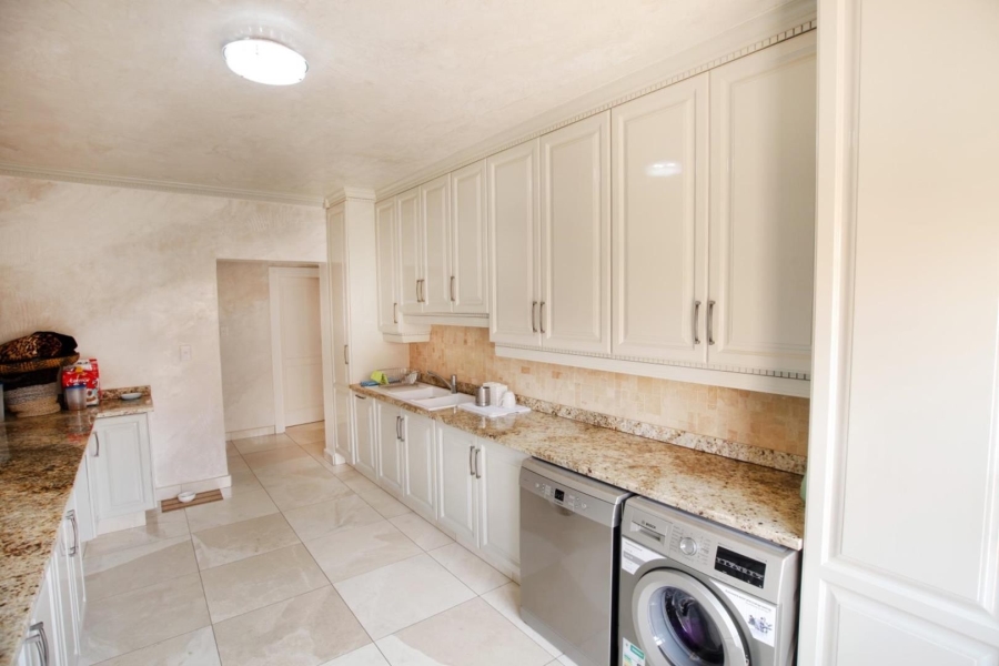 5 Bedroom Property for Sale in Mooikloof Heights Gauteng