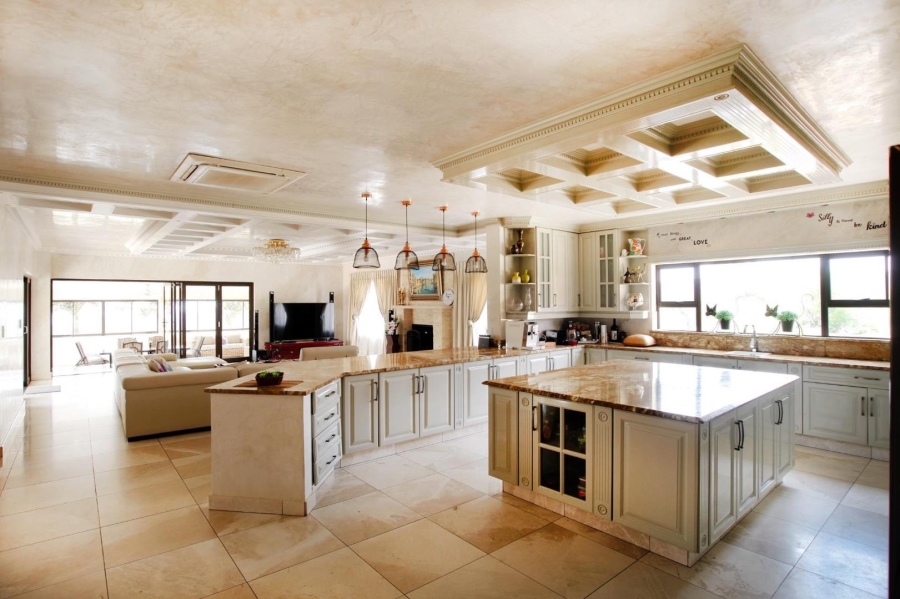 5 Bedroom Property for Sale in Mooikloof Heights Gauteng