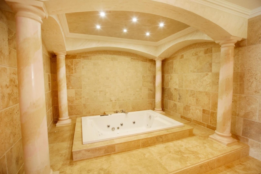 5 Bedroom Property for Sale in Mooikloof Heights Gauteng