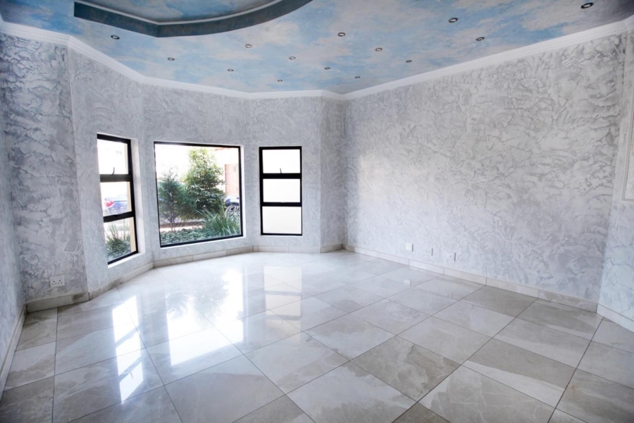 5 Bedroom Property for Sale in Mooikloof Heights Gauteng