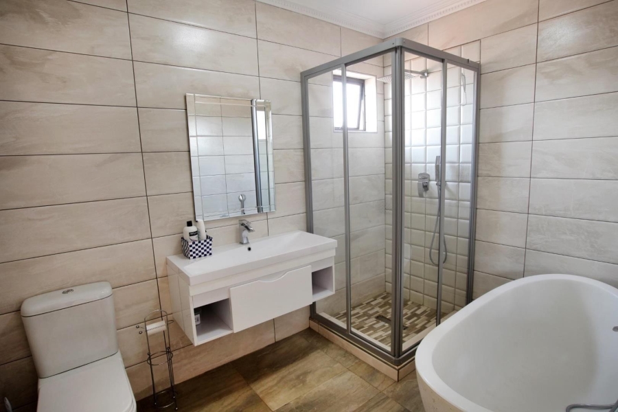 5 Bedroom Property for Sale in Mooikloof Heights Gauteng