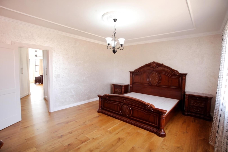 5 Bedroom Property for Sale in Mooikloof Heights Gauteng