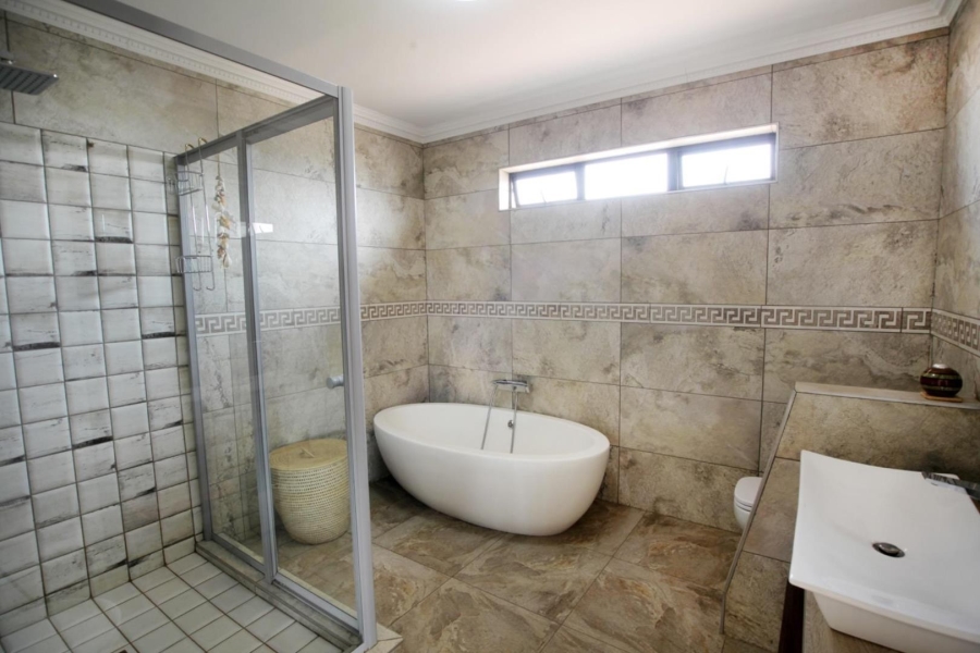5 Bedroom Property for Sale in Mooikloof Heights Gauteng