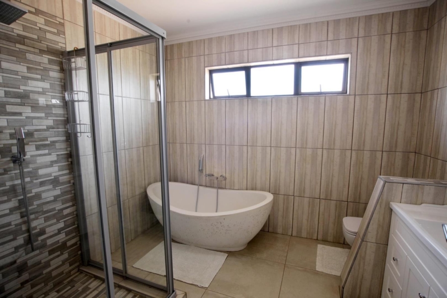 5 Bedroom Property for Sale in Mooikloof Heights Gauteng