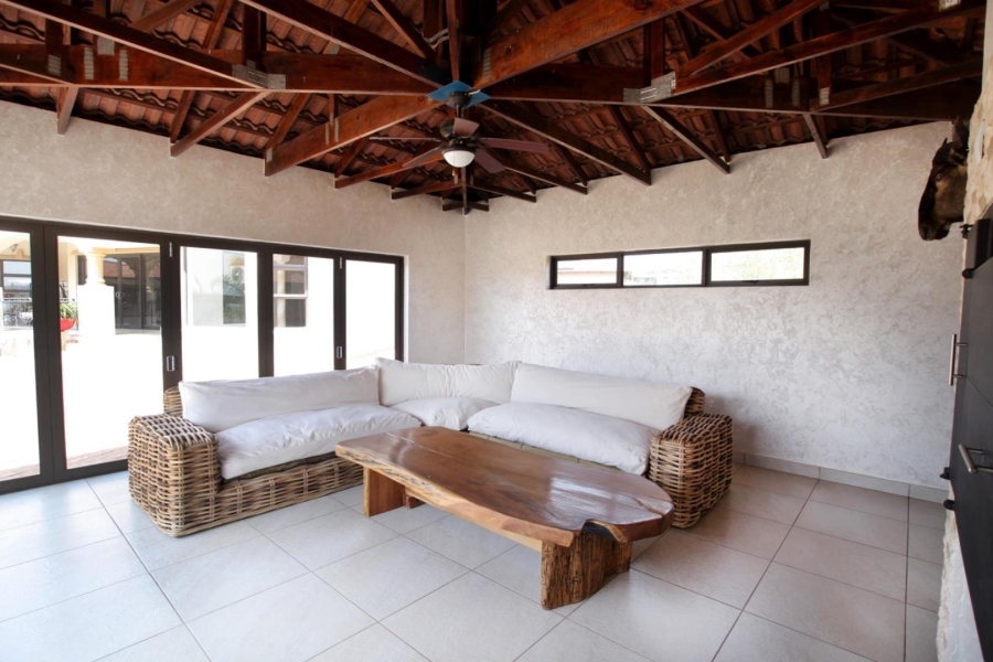 5 Bedroom Property for Sale in Mooikloof Heights Gauteng