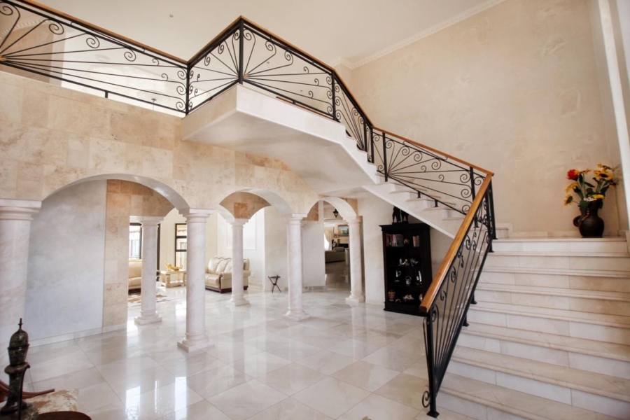 5 Bedroom Property for Sale in Mooikloof Heights Gauteng