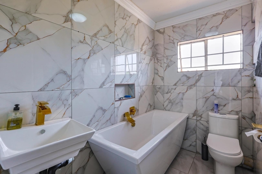 3 Bedroom Property for Sale in Garsfontein Gauteng