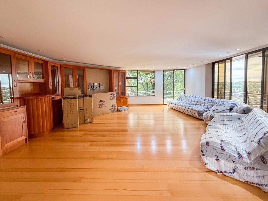 6 Bedroom Property for Sale in Woodhill Estate Gauteng