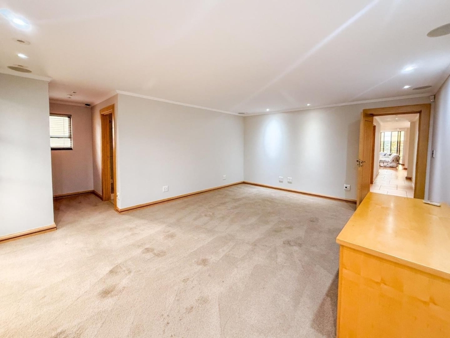 6 Bedroom Property for Sale in Woodhill Estate Gauteng