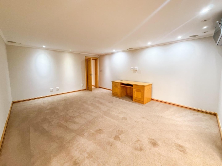 6 Bedroom Property for Sale in Woodhill Estate Gauteng