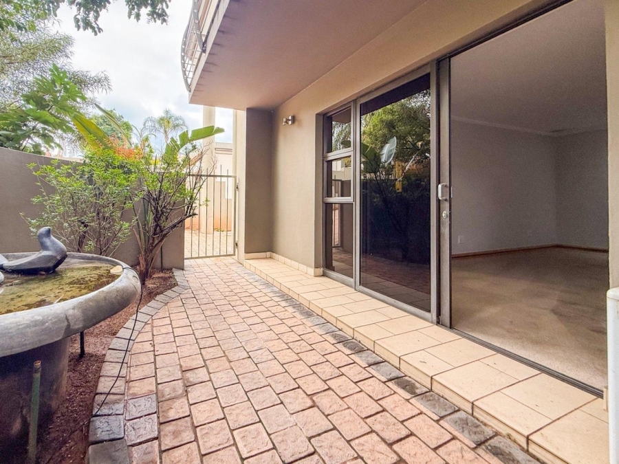 6 Bedroom Property for Sale in Woodhill Estate Gauteng